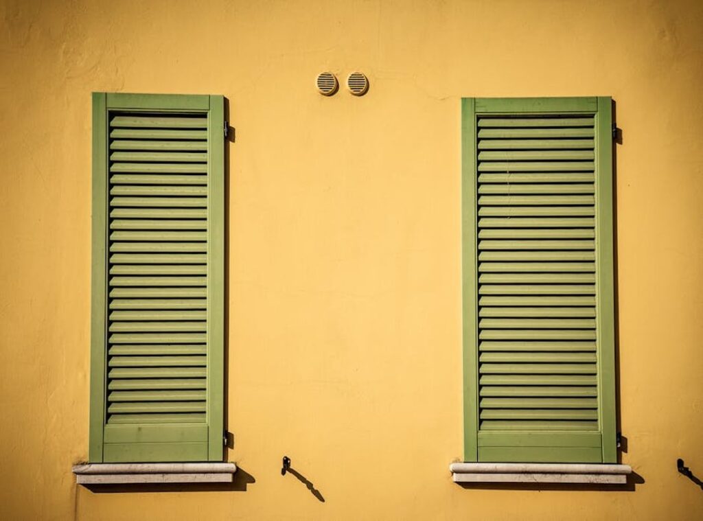 How Should Exterior Shutters Fit Drhextreriorly